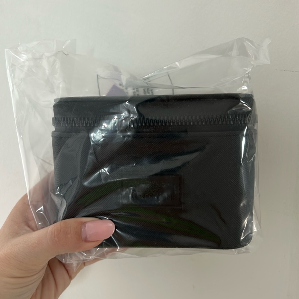 Travel jewelry case